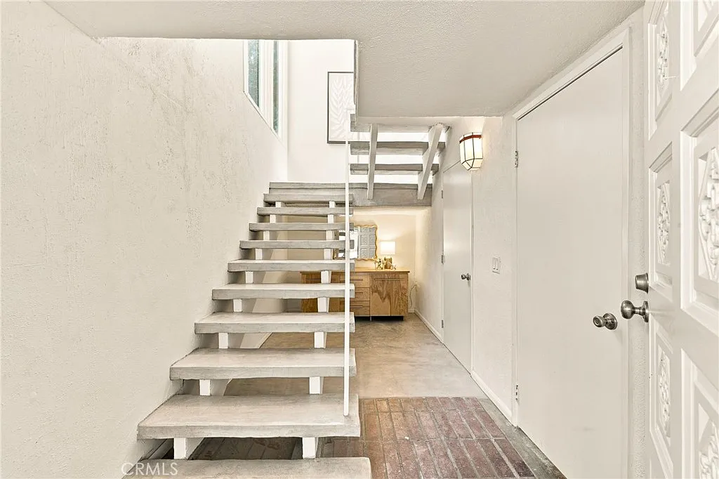 3 bed, 2027 sqft, $8,250 — Photo 4