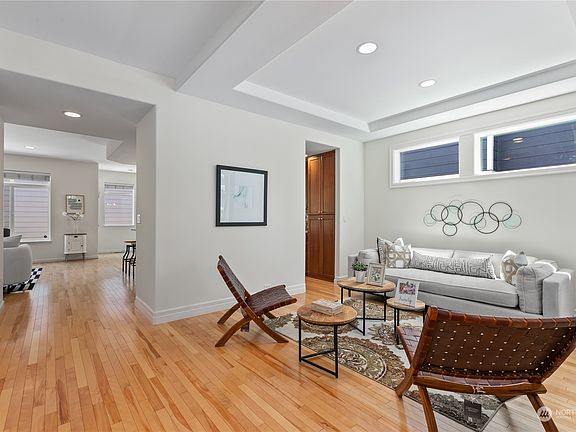 4th image of 2484 30th Avenue NE