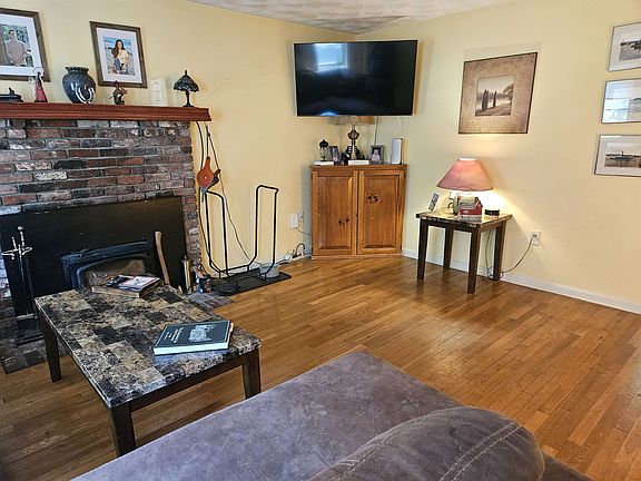 2nd image of 7 Chapman Way