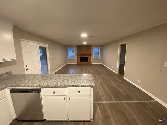 3rd image of 210 Bazemore Cir