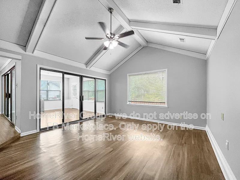 Building Photo - 9693 Pine Point Dr