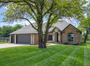 12261 Little Oak Cir, Guthrie, OK 73044