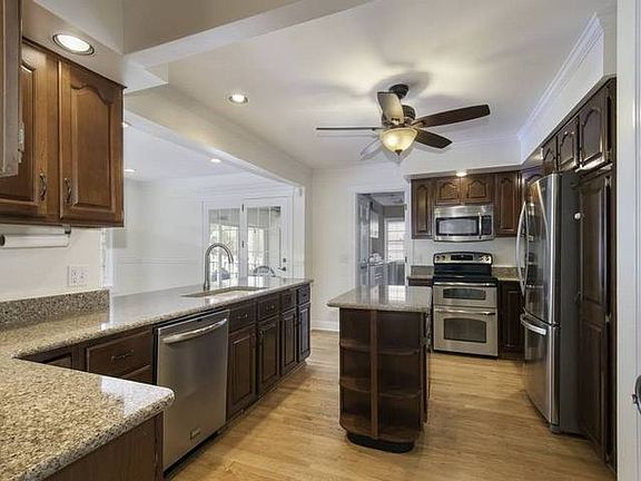4th image of 794 Kenilworth Ave