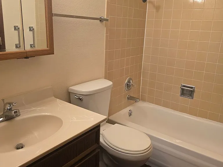 2100 Grand Ave — Photo 16