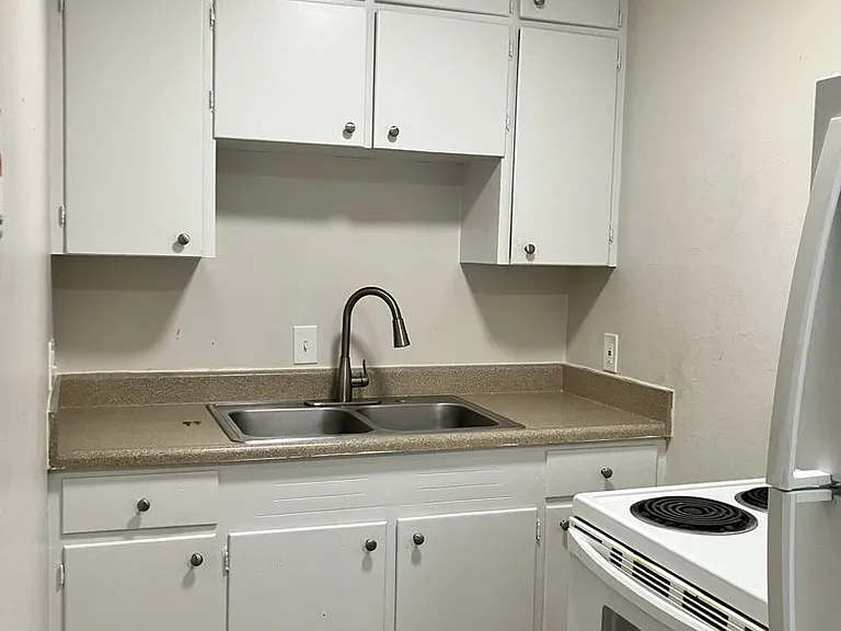 1116 W Lilley Ave — Photo 18