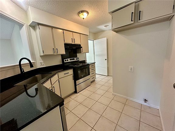 2nd image of 2202 S Jackson Cv