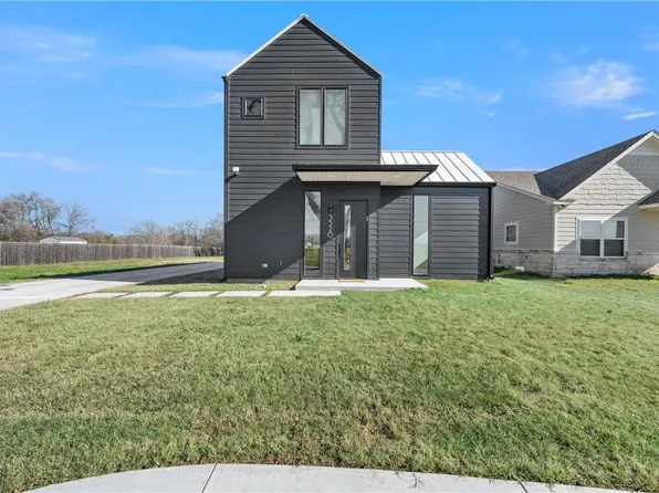 3520 S 4th St, Waco, TX 76706