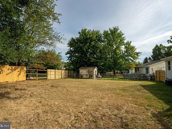 4th image of 303 Hackberry Dr