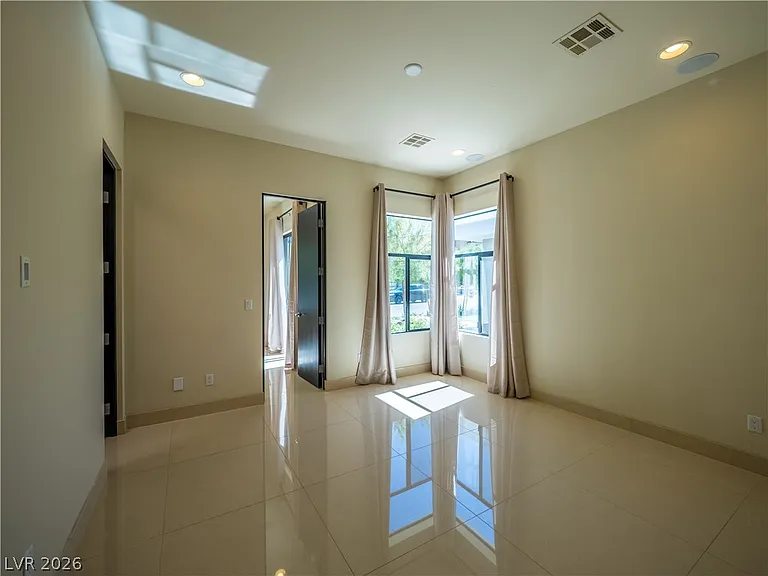 7447 Yonie Ct — Photo 38