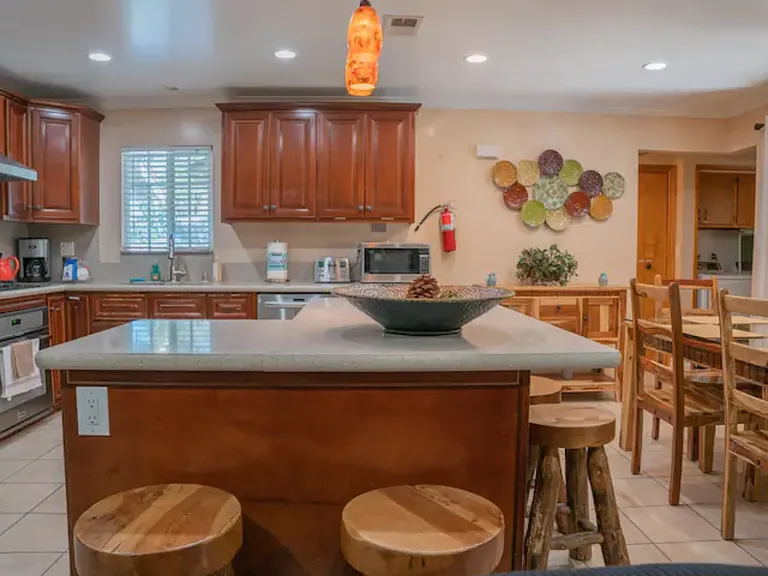 1582 W Chanticleer Rd — Photo 3