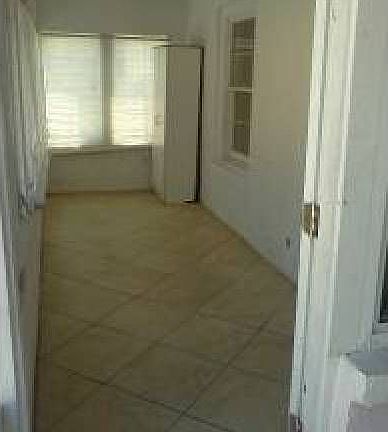 Eclosed Front Porch/Den