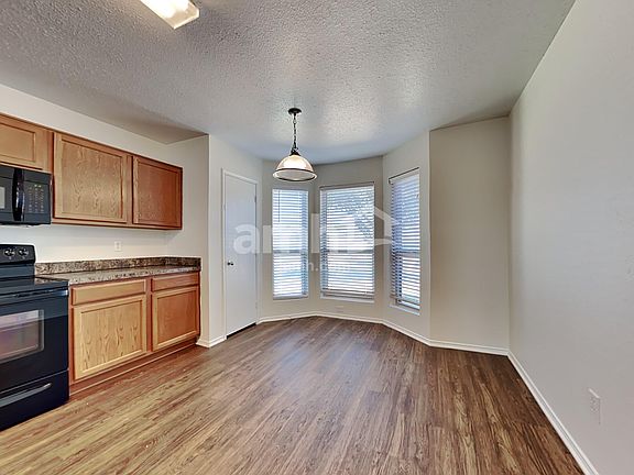 4th image of 205 Arrowhead Dr