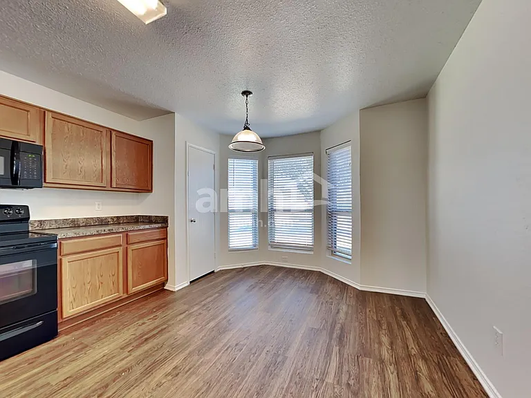 205 Arrowhead Dr — Photo 4