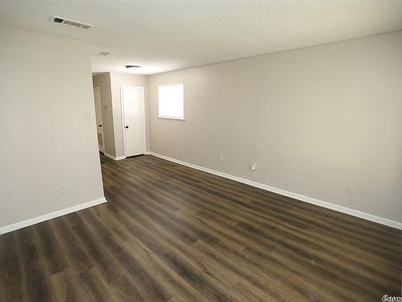 4th image of 803 N Van Buren St