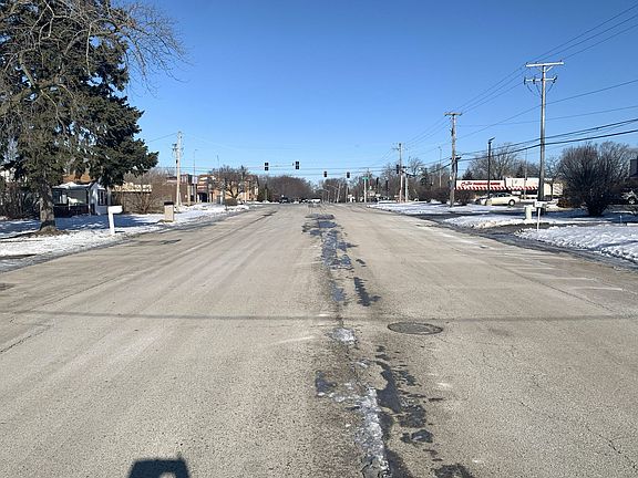 4th image of 15926 Laramie Ave