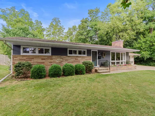 44 Charles St, Hillsdale, MI 49242