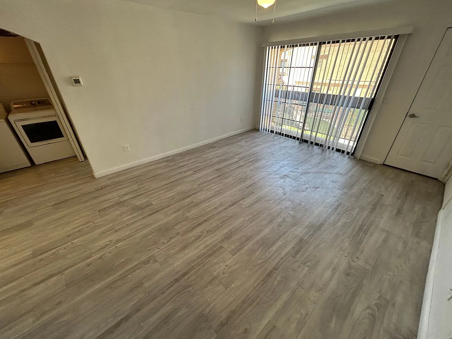 Limited Time Move In Special With This Cozy 1 Bedroom Top Floor Condo — Photo 4