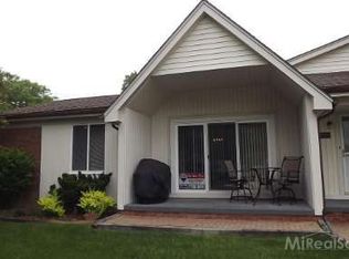45501 Ledgewood Dr, Macomb, MI 48044
