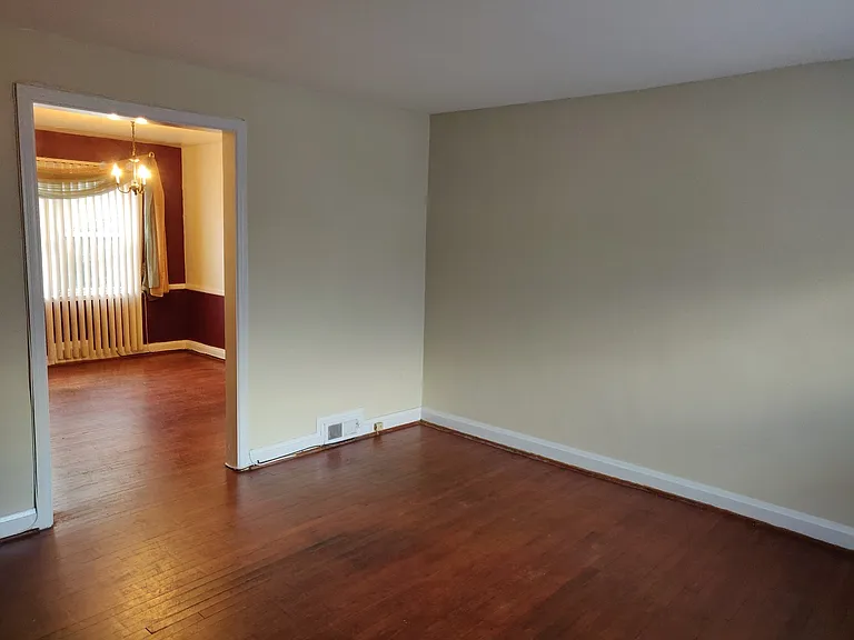 1013 Saint Dunstans Rd — Photo 2
