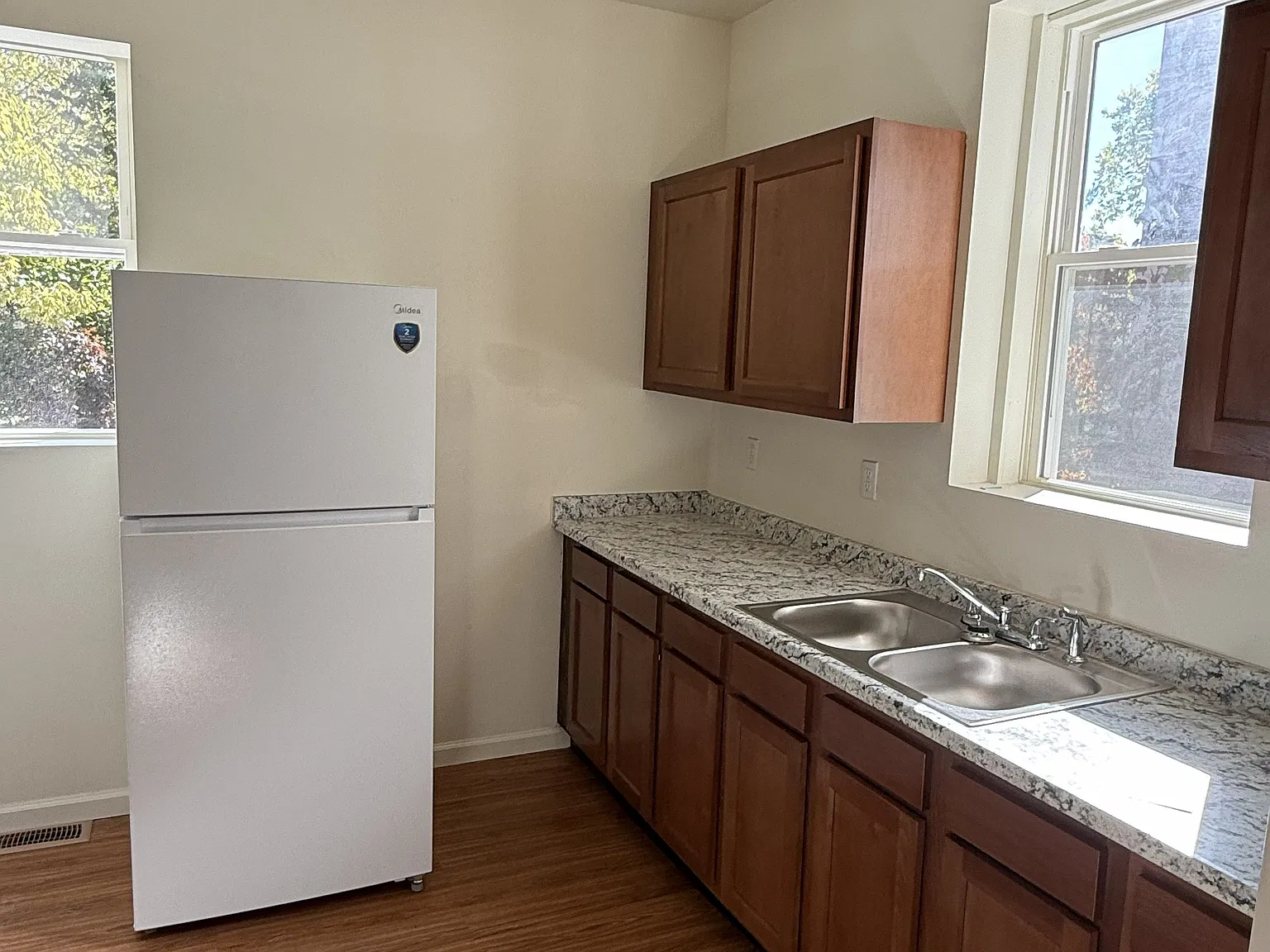 2 bed, $1,050 — Photo 3