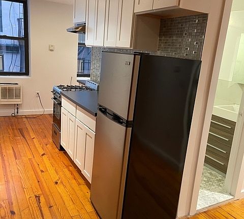 3rd image of 15 Stanton St #2AD