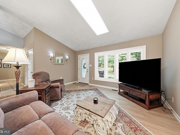 5th image of 18664 Rivergate Rd