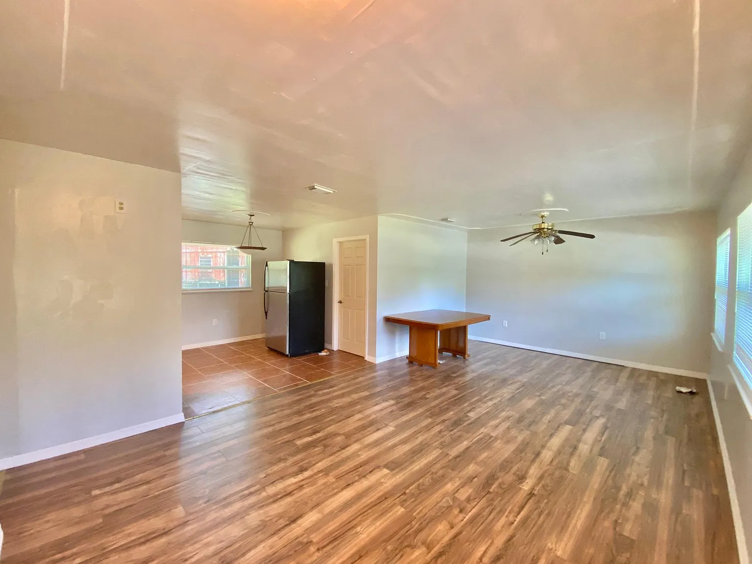 3 bed, 1.5 bath, 1200 sqft, $1,900 — Photo 2