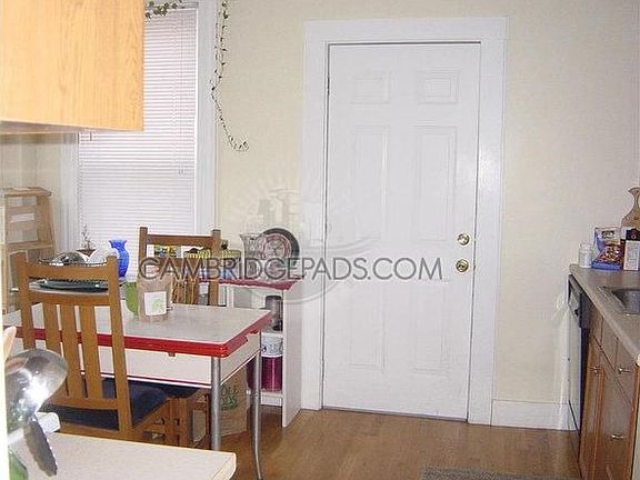 5th image of 244 Putnam Ave