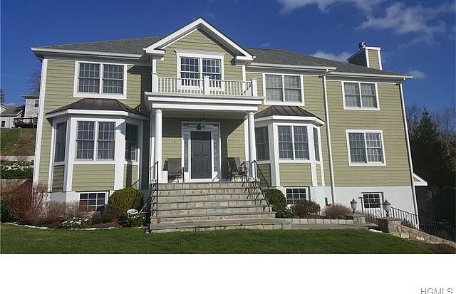 1st image of 8 Roosa Ln