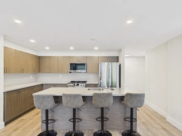 101 Tree Tops Ln #2, Huntsville, ON P1H 0B8