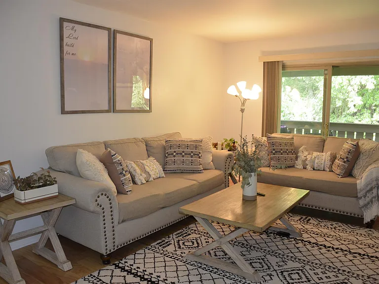 815 Ashlawn Pl — Photo 4