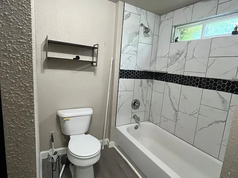 728 N Marion Ave — Photo 18