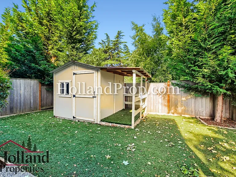 131 NE 30th Ave — Photo 28