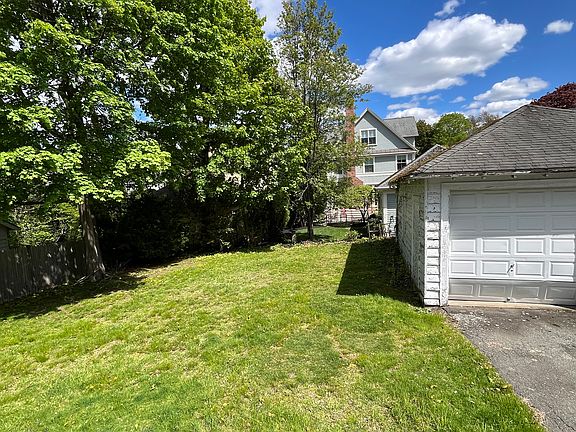 2nd image of 14 Hammondswood Rd #2