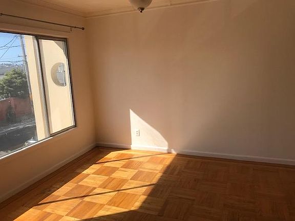 3rd image of 31 Crescent Ave