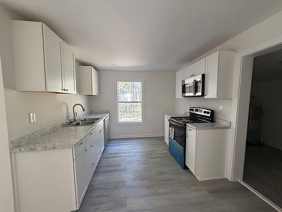 6th image of 200 Draper St