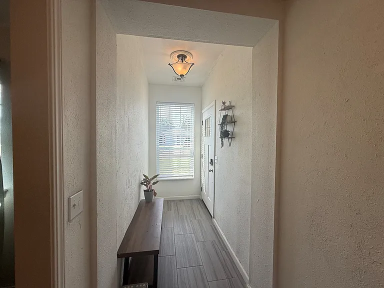 5825 NW 86th St — Photo 5