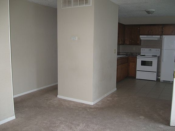 3rd image of 2909 Seneca St APT B