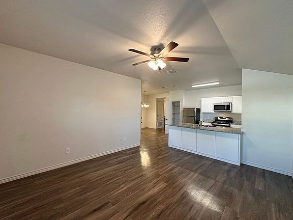 5th image of 1704 Clovis Dr #B