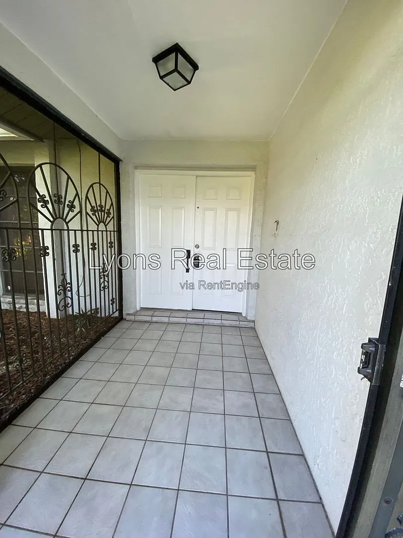 3 bed, 2.0 bath, 2175 sqft, $2,100 — Photo 3