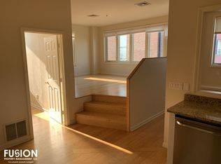 230 College St APT 2, Burlington, VT 05401