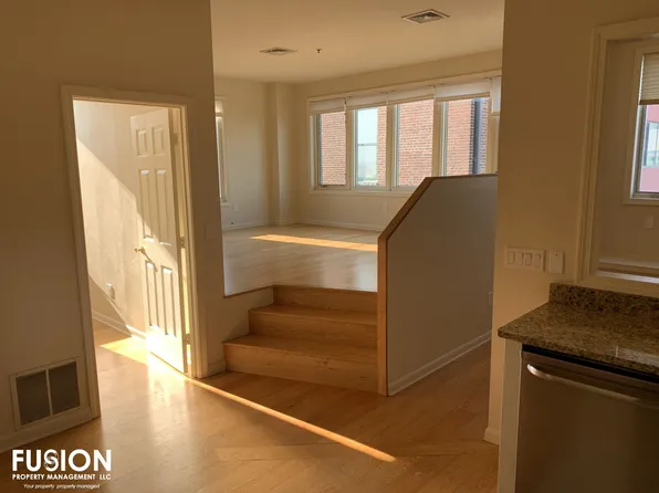 230 College St APT 2, Burlington, VT 05401