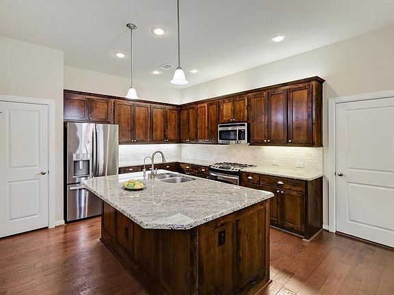 3rd image of 6670 Escondido St