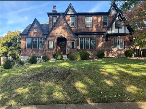 7407 Buckingham Dr, Saint Louis, MO 63105