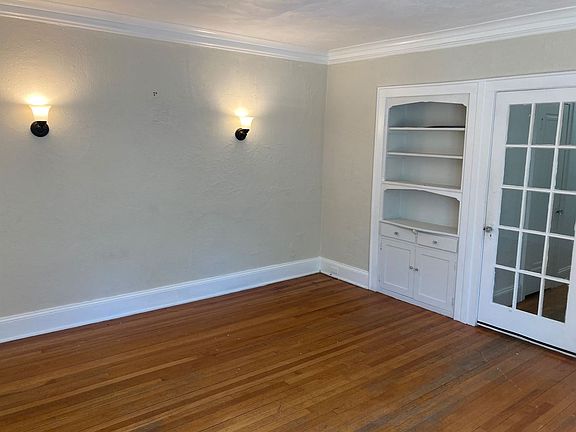 2nd image of 102-106 Linden St #4L