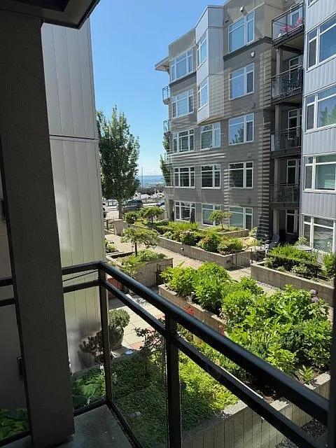 2000 Alaskan Way #253