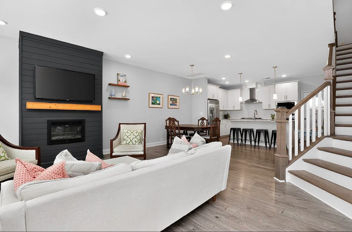 4 bed, 2242 sqft, $3,500 — Photo 2