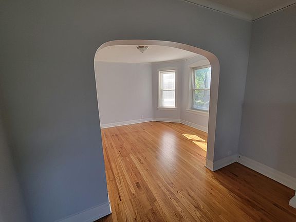 3rd image of 4456 N Kenton Ave Floor 1