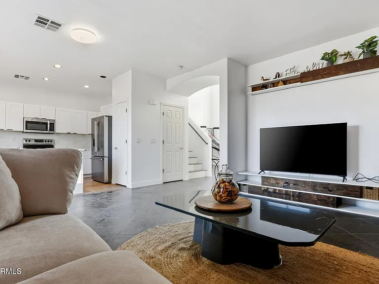 220 W Beechnut Pl — Photo 9