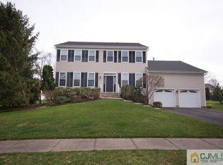 3 Stadelman Ct, Kendall Park, NJ 08824
